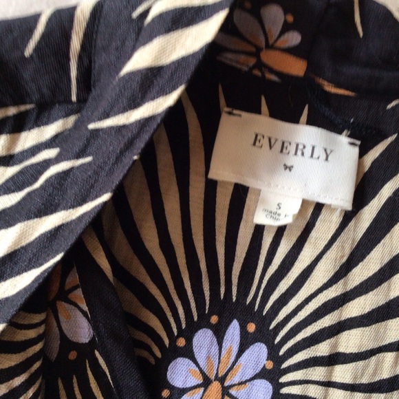 Everly sleeveless blouse, Size Small - Picture 4 of 6